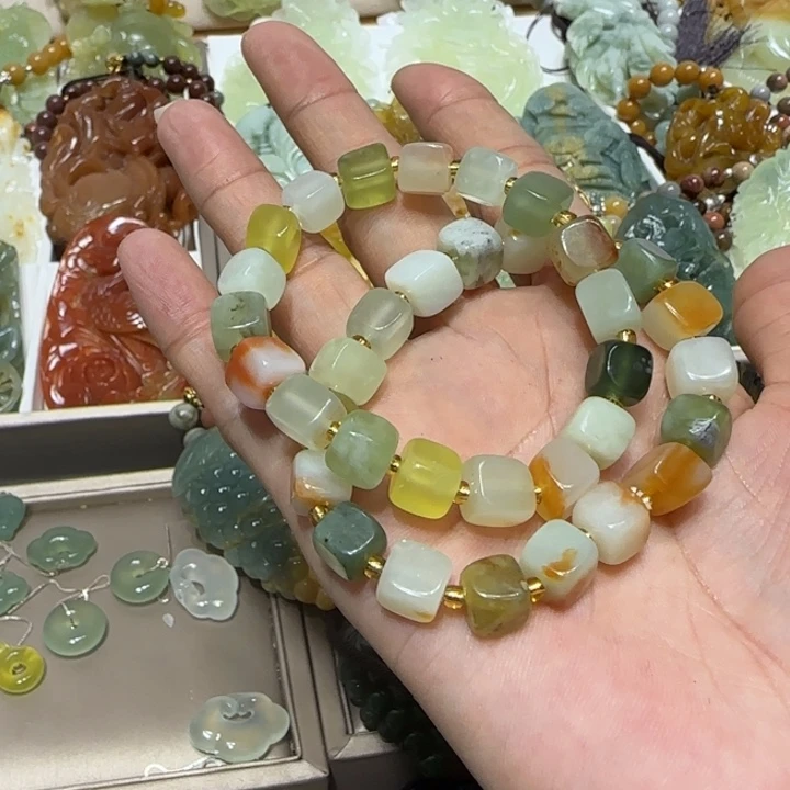 蛇纹石玉吊坠未镶嵌