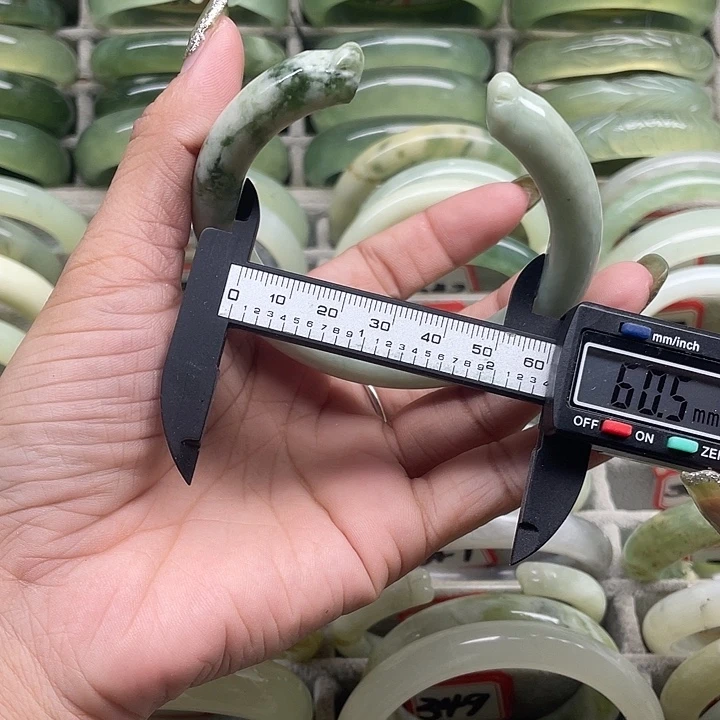 蛇纹石玉未镶嵌手镯356
