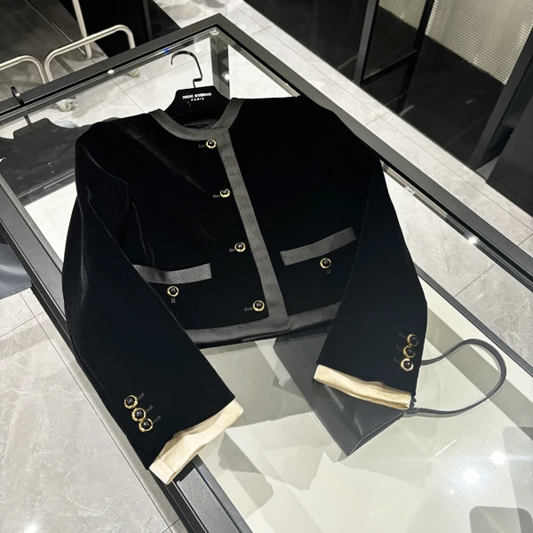 25年春装新款女装 法式单排黑珍珠扣拼接袖口丝绒小外套-W066