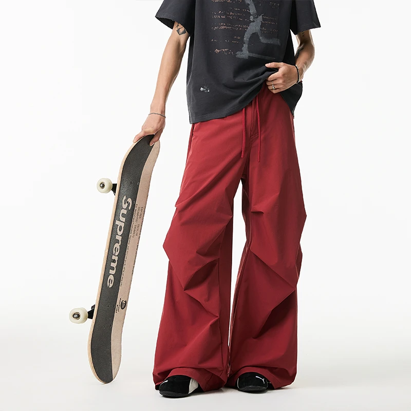 酒红色褶皱阔腿冰丝运动裤男美式宽松滑板裤速干防水冲锋裤子夏季