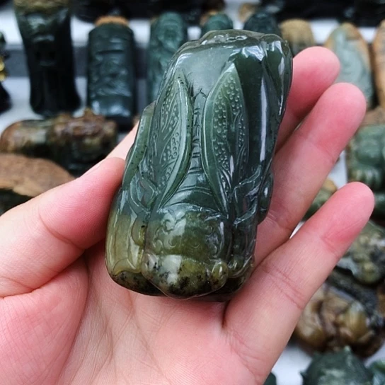 未镶嵌岫岩河磨玉（透闪石质玉）把件
