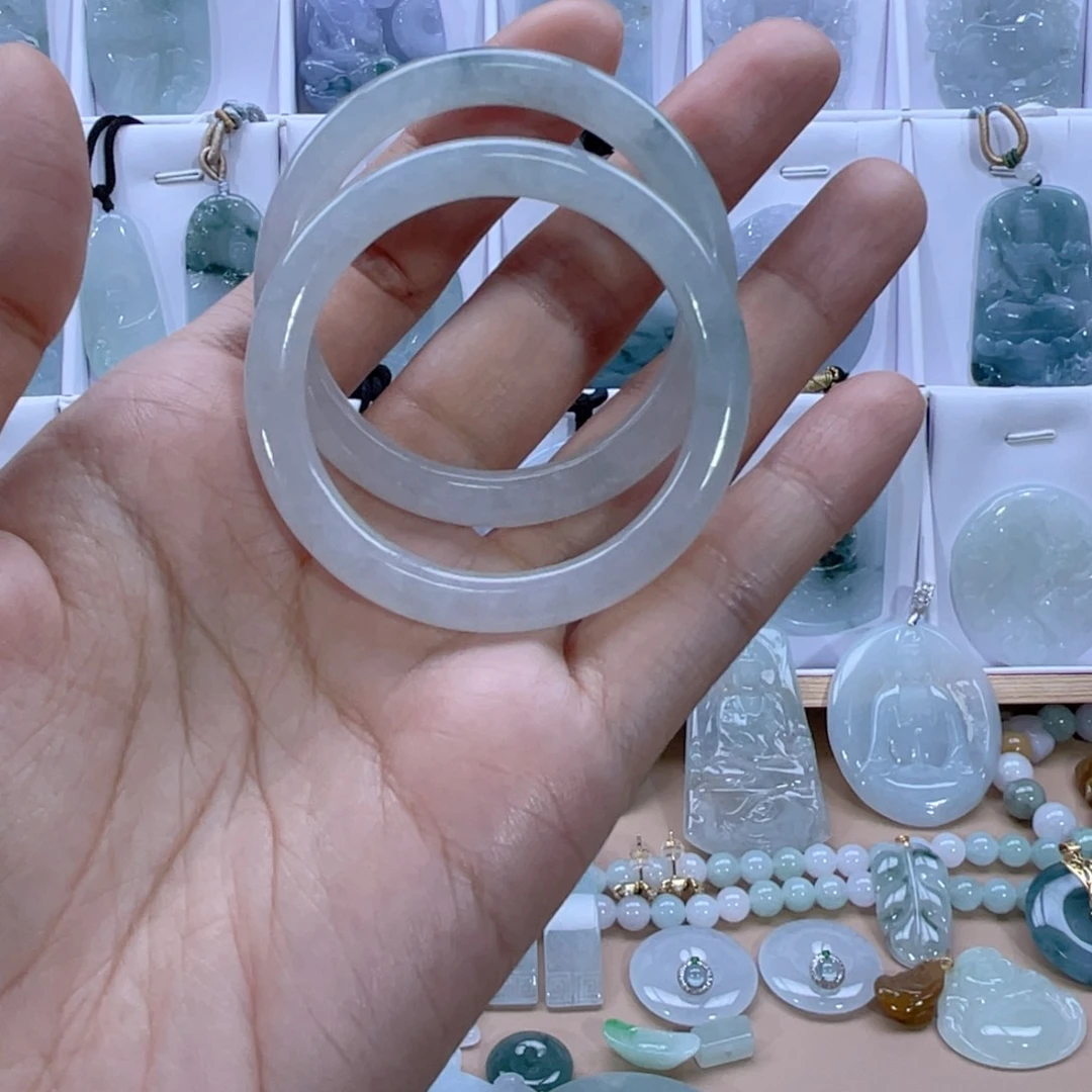 翡翠未镶嵌颈饰吃**鸟