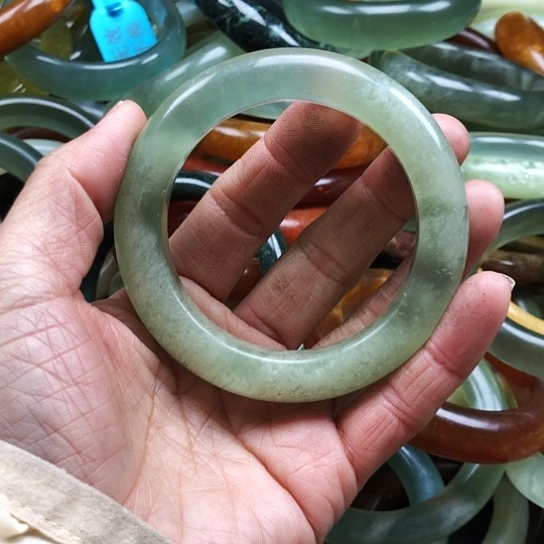 蛇纹石玉手镯未镶嵌云*