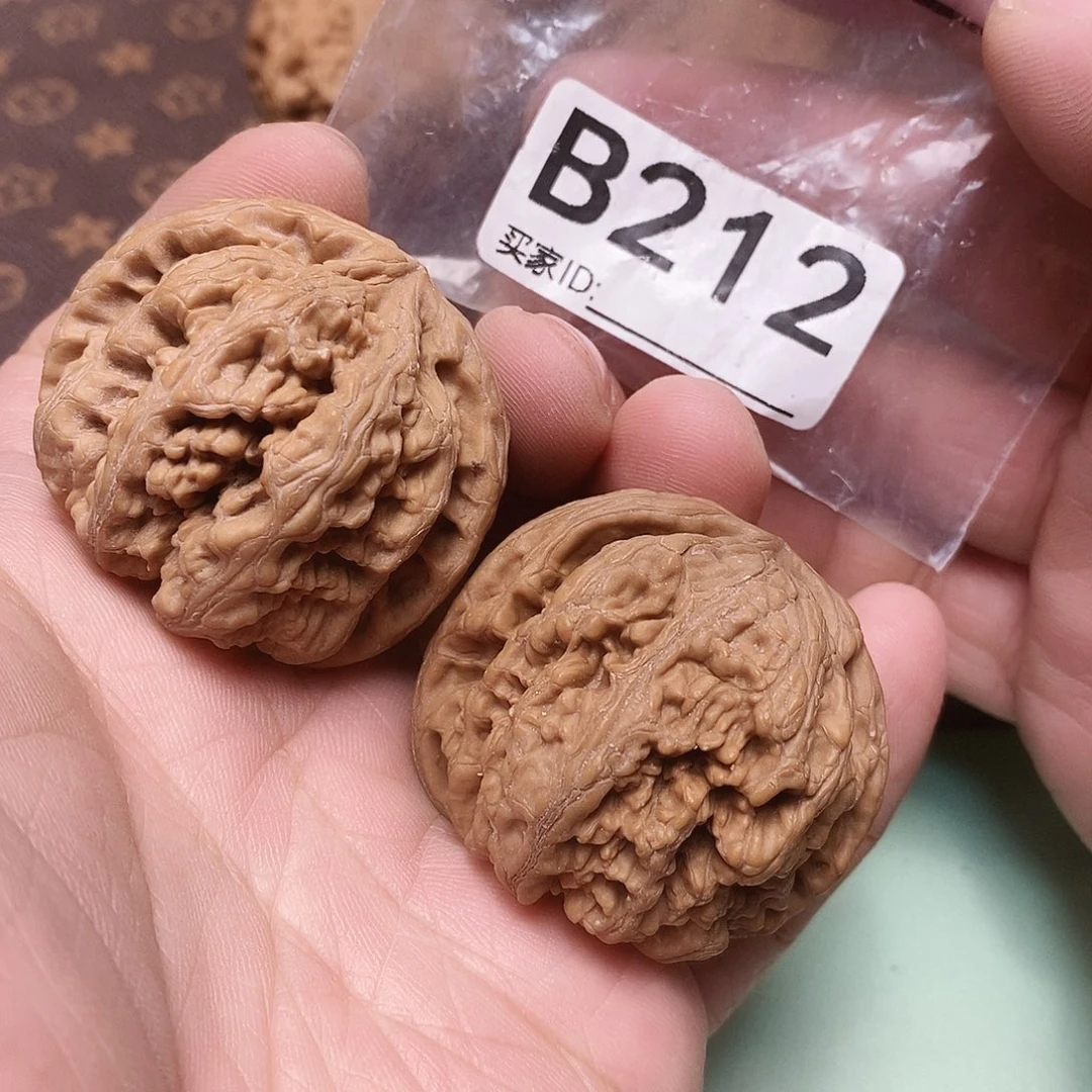 把件文玩核桃粗筋42尺。