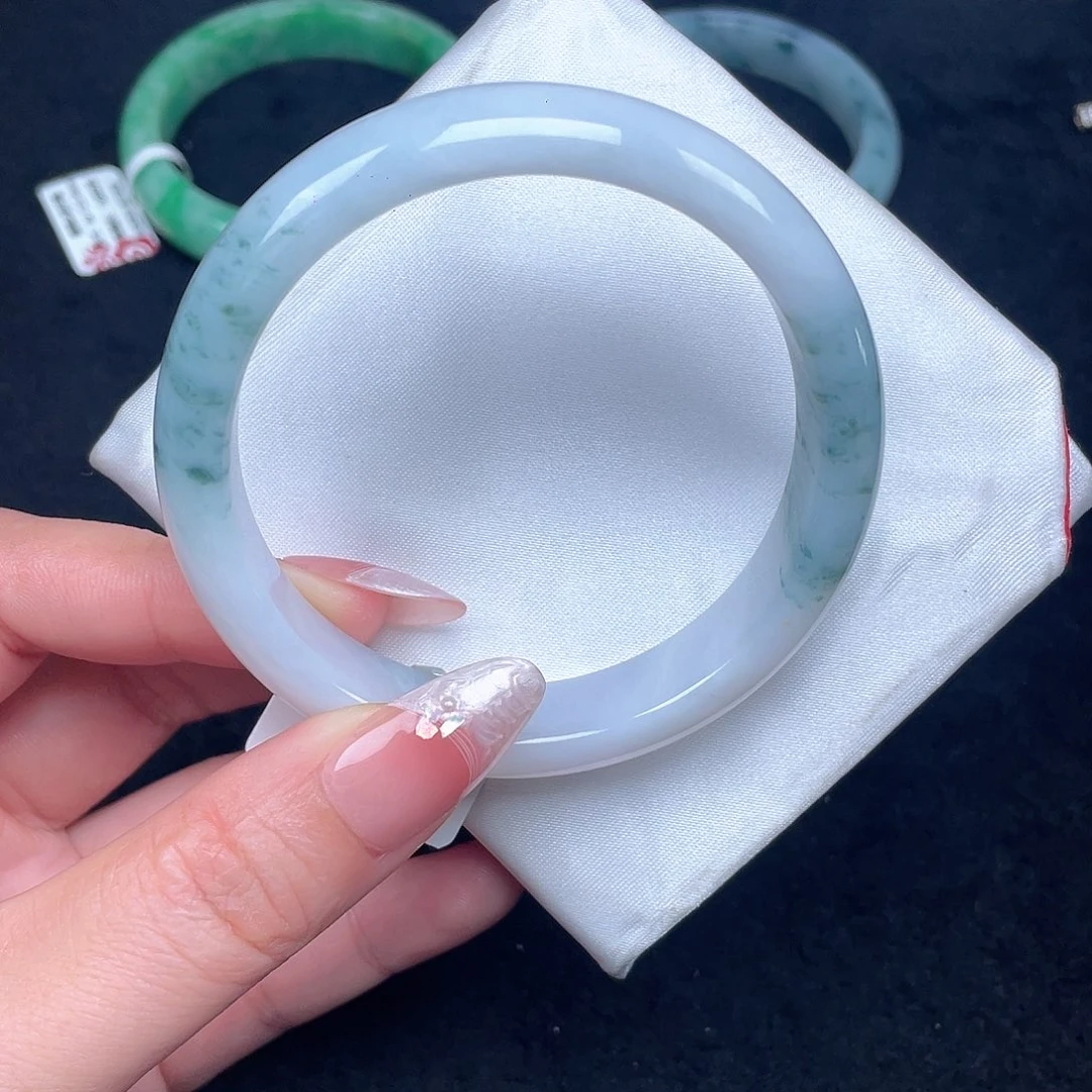 翡翠未镶嵌手镯084