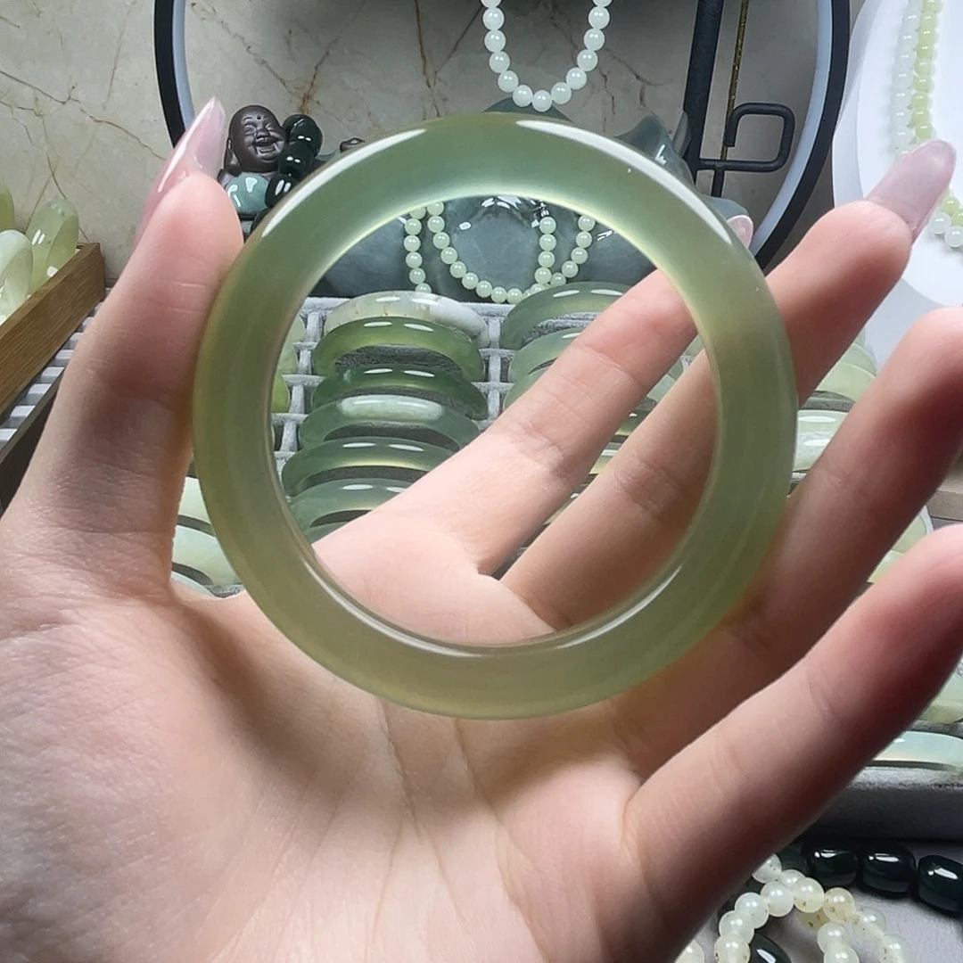 指***朵蛇纹石玉未镶嵌手镯