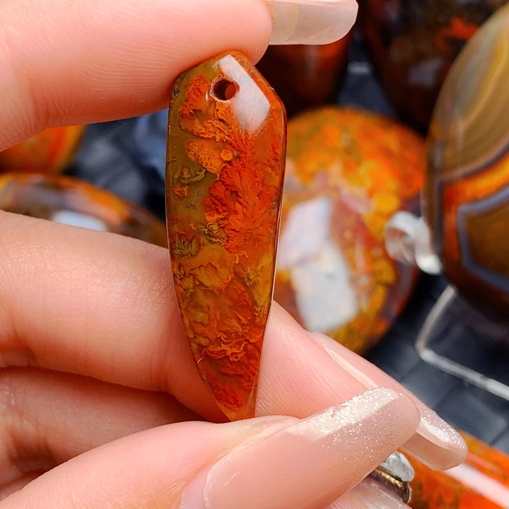 玛瑙/玉髓颈饰未镶嵌毛****?