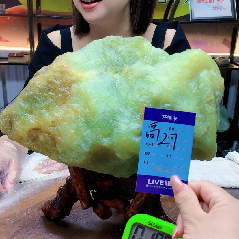 【闪购商品】未镶嵌蛇纹石玉原石d****k