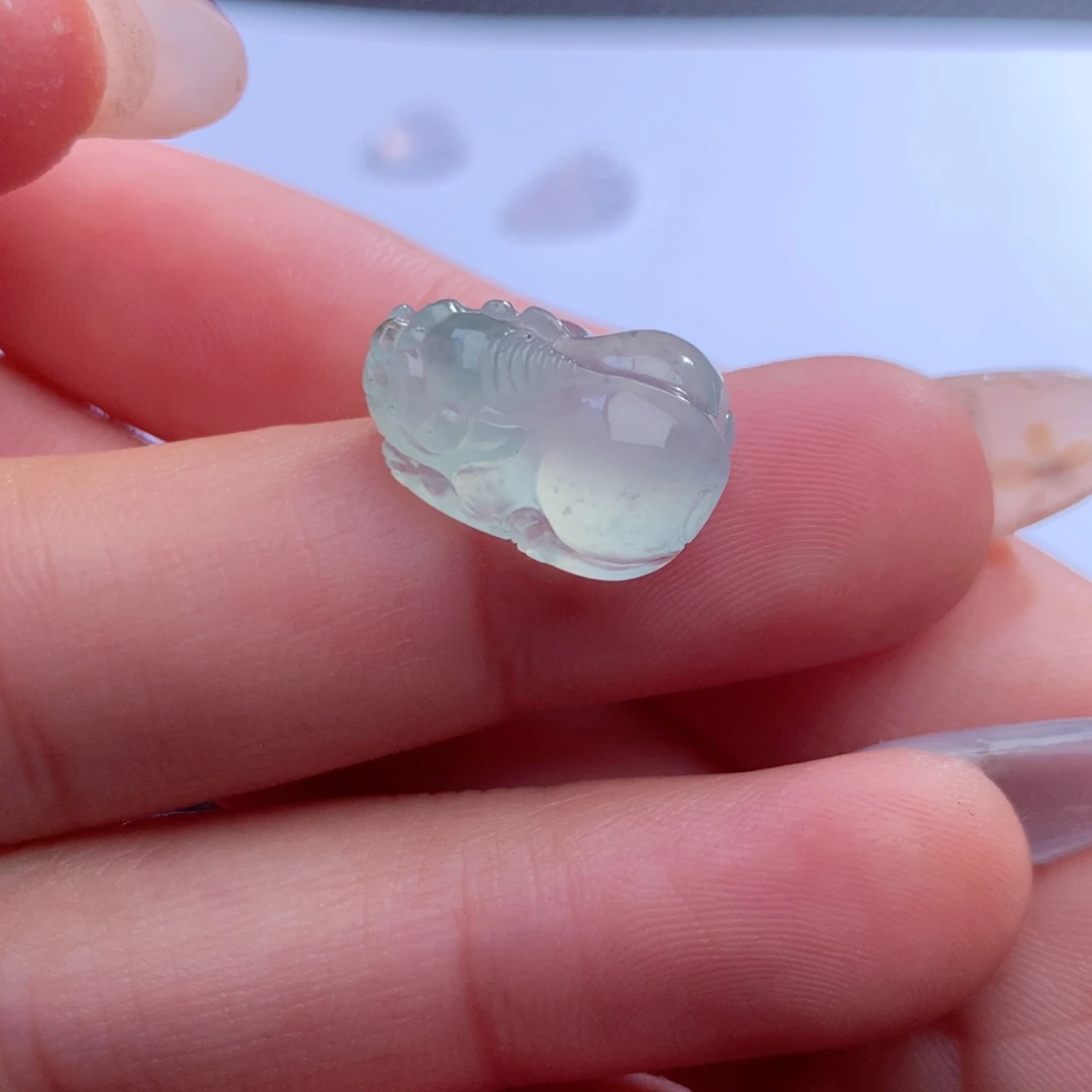 翡翠未镶嵌颈饰缅甸