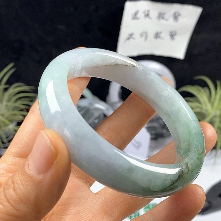 翡翠未镶嵌手镯39。 58.3圈