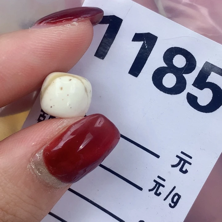 未镶嵌琥珀珠宝奇石10.1