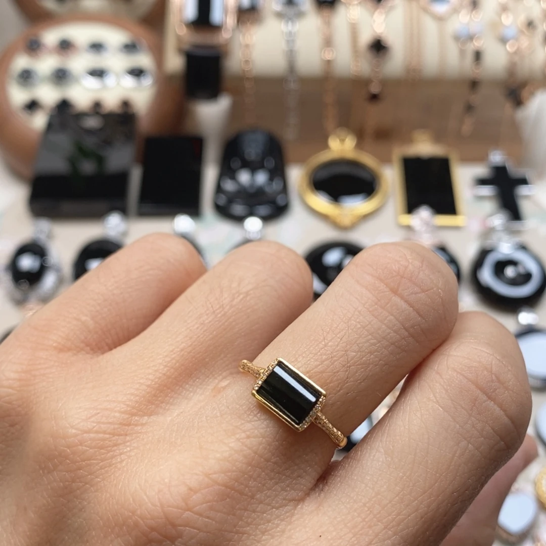 翡翠18K金镶嵌戒指