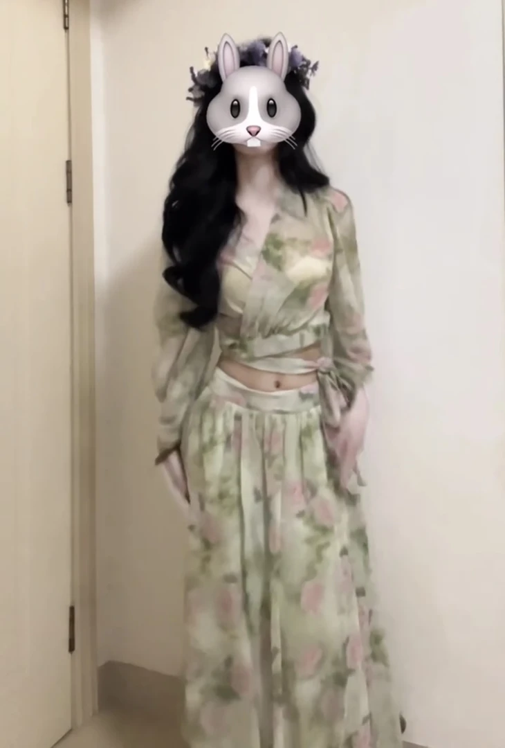 温柔荷叶边碎花系带衬衫女2025新款洋气v领收腰显瘦A字长裙两件套