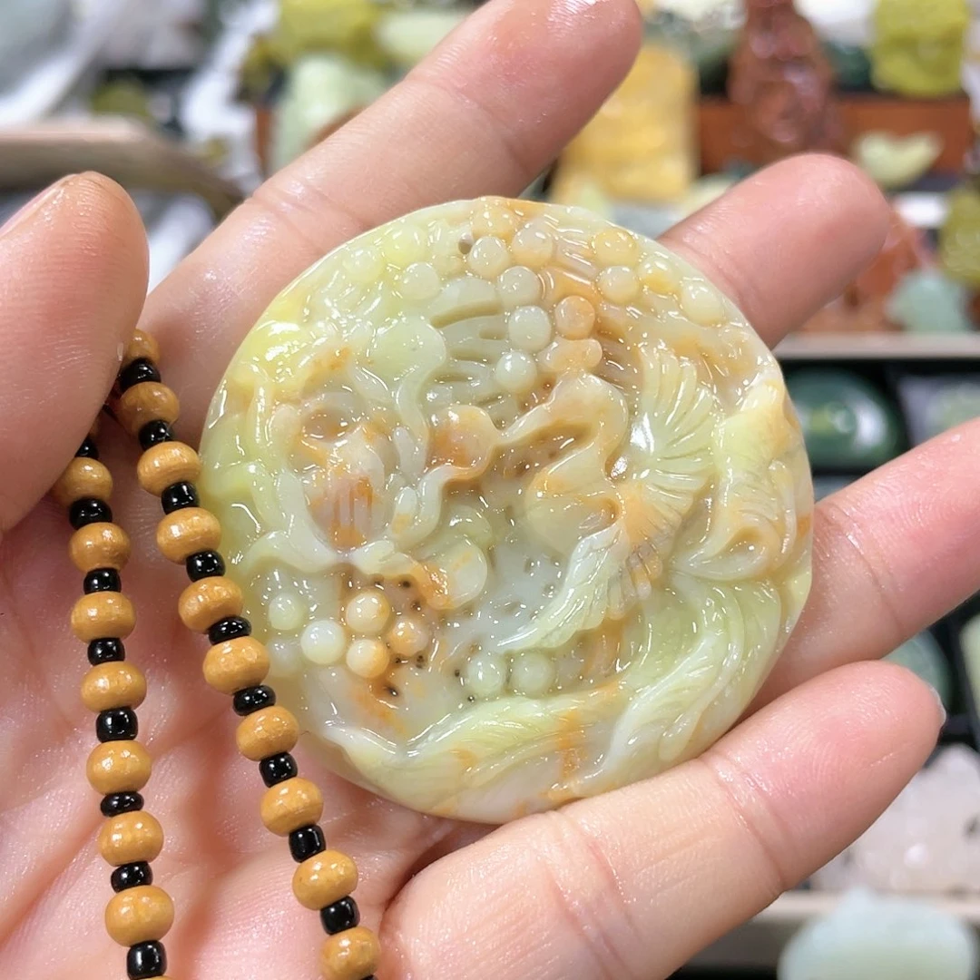 蛇纹石玉颈饰合金