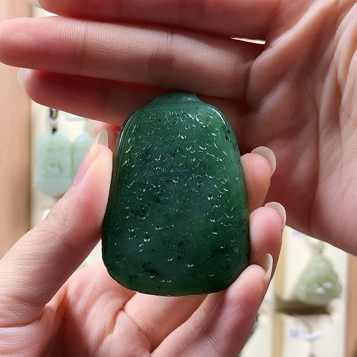 颈饰未镶嵌和田玉心**士