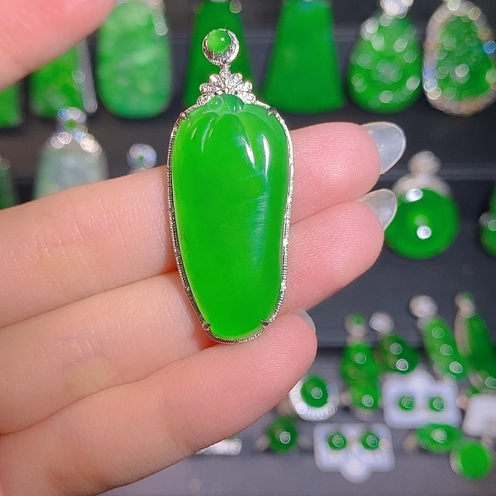 翡翠18K金镶嵌颈饰