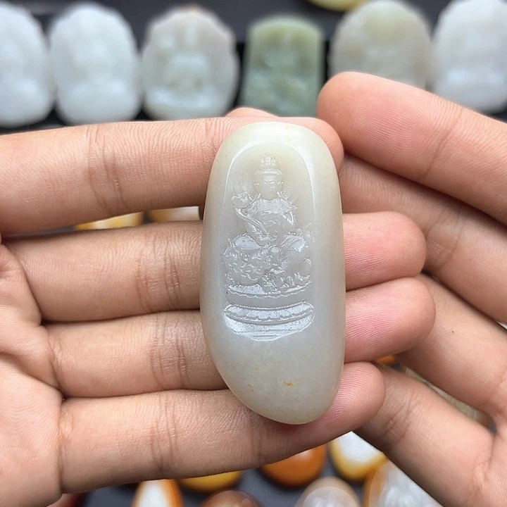 幸***）颈饰未镶嵌和田玉