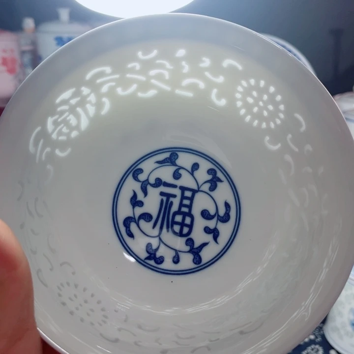 青花玲珑6寸面碗满雕福字