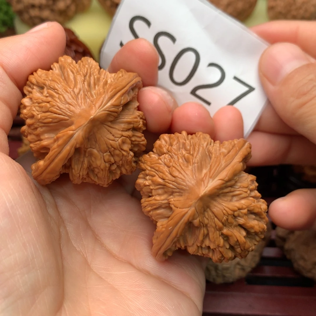 文玩核桃把件红皮全品虎头44