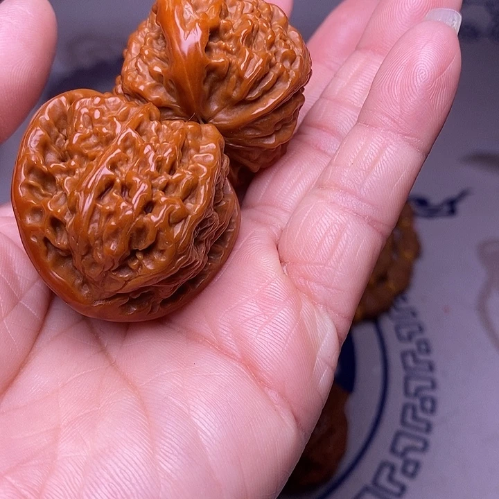 指***光文玩核桃吊坠狮子