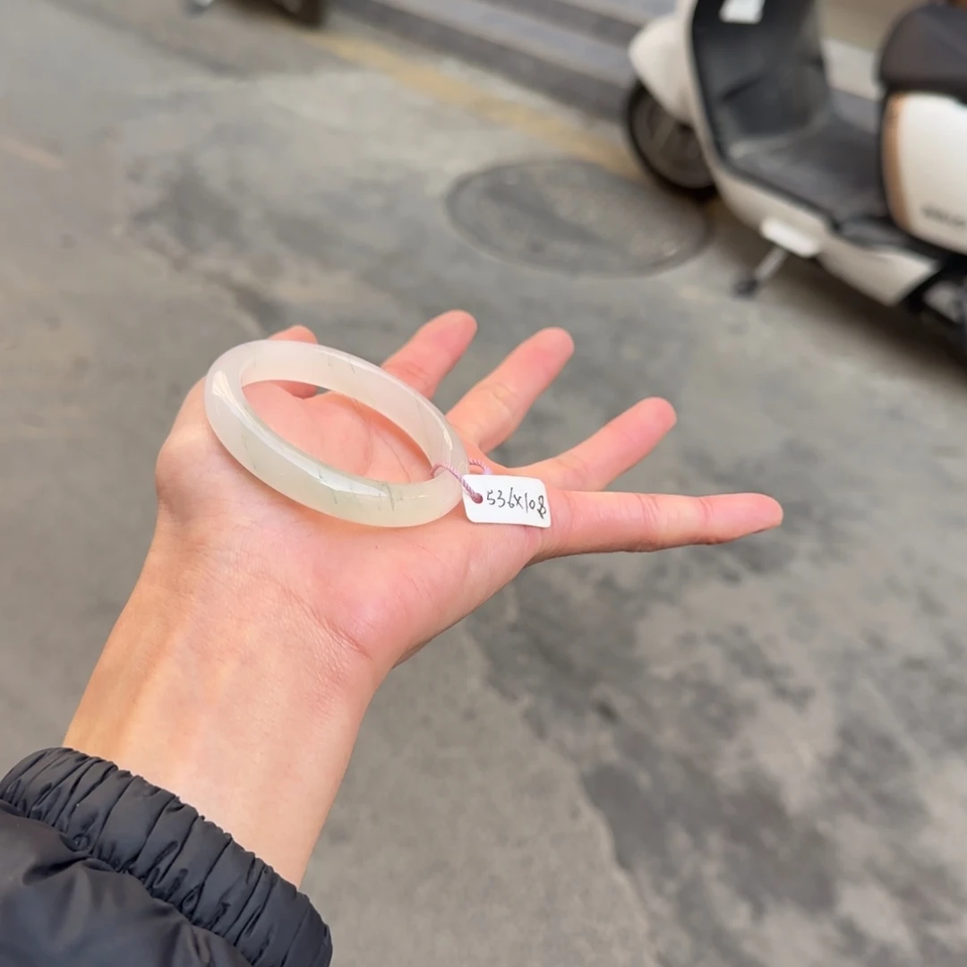 石英质玉未镶嵌手镯