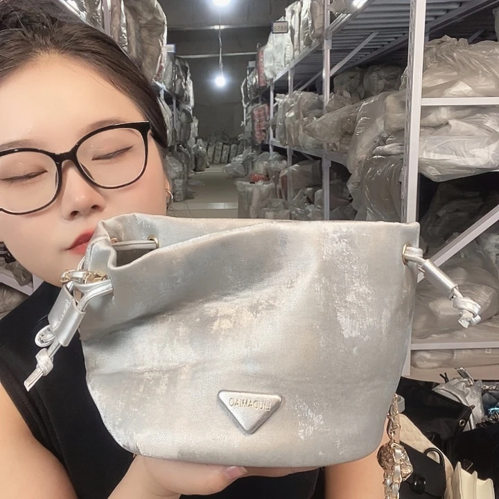 PU黄牛皮（革）PVC时尚潮流时尚