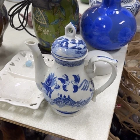 瓶瑕疵瓷片处理不退不换。。。。。。