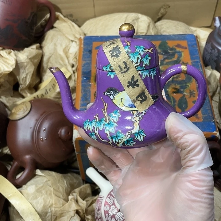 紫砂茶壶矿泥料手工制作的一把紫砂壶。