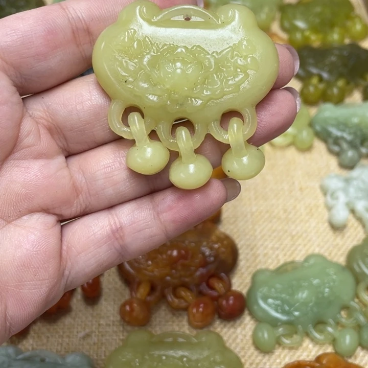 J***N蛇纹石玉合金颈饰