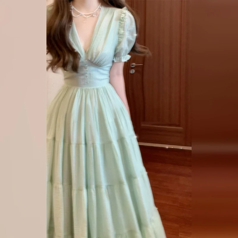 ZJ3340茶歇法式绿色连衣裙女夏季新款小个子海边度假气质v领长裙