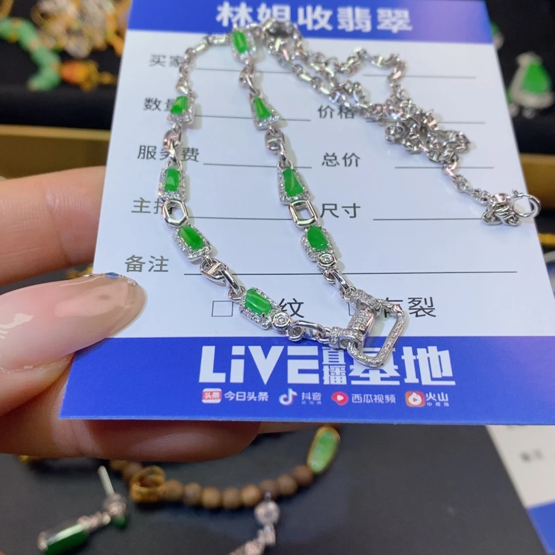 颈饰18K金镶嵌翡翠基地发货 假一赔三