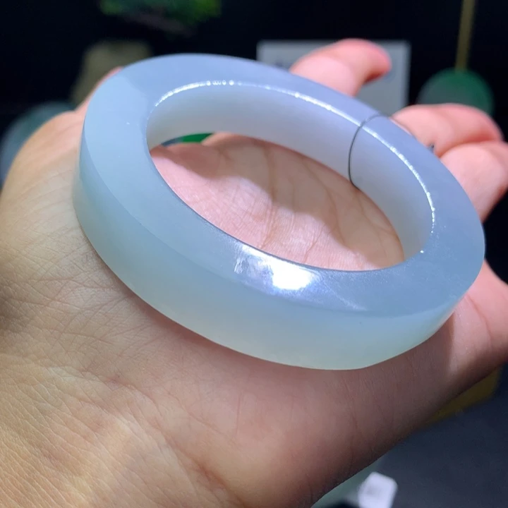 定制翡翠未镶嵌翡翠手镯