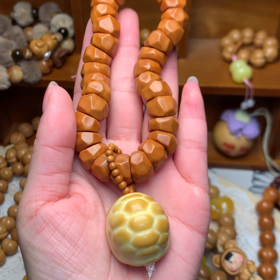 吊坠猴头核桃奶酪大肠手串富甲