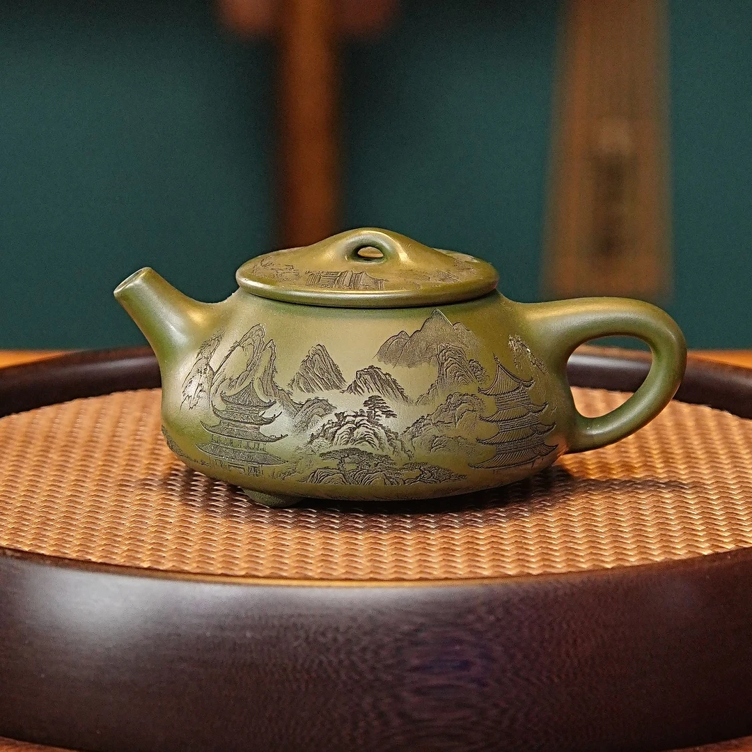 宜兴紫砂茶具 原矿绿泥泥料刻绘山水楼阁景州石瓢紫砂壶