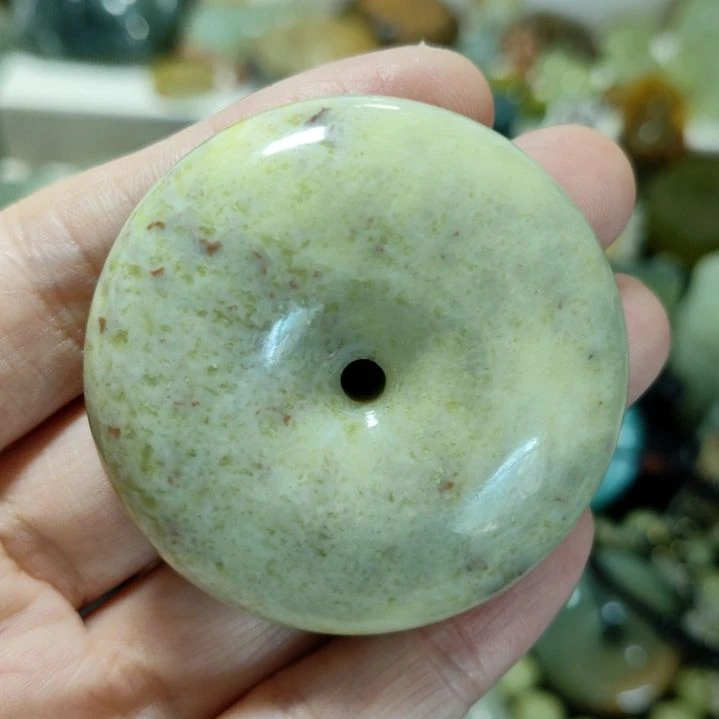 岫玉未镶嵌平安扣