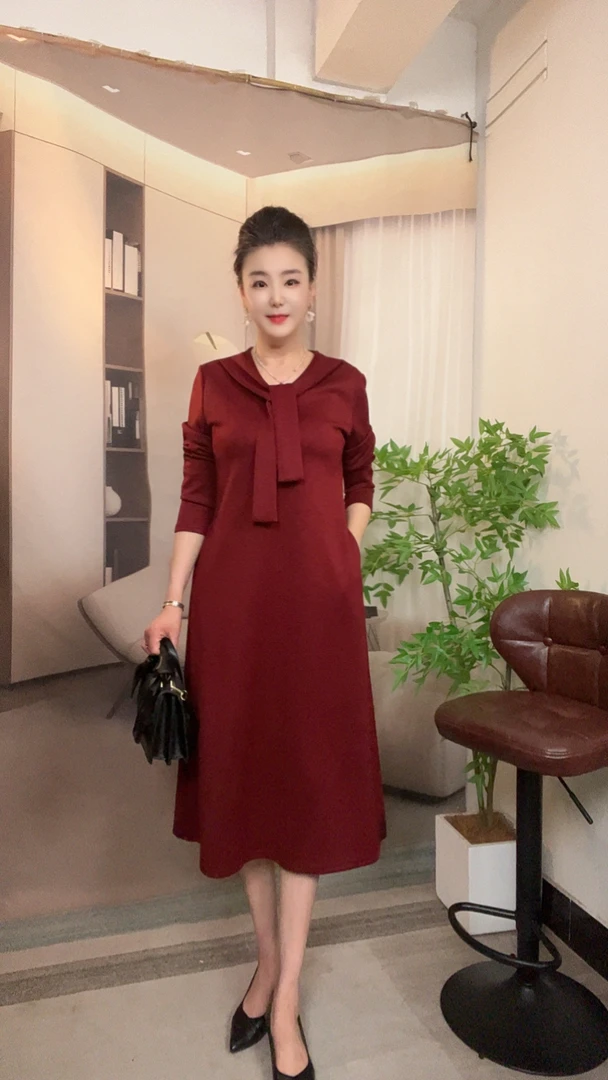 《邓姐专属》秋冬季围巾领宽松腰长袖纯色连衣裙时尚修身长裙气质