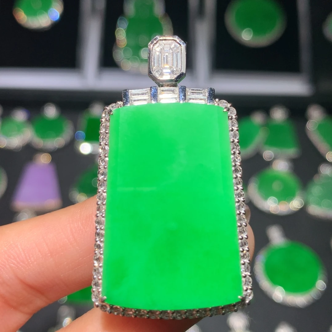 翡翠颈饰18K金镶嵌翡翠