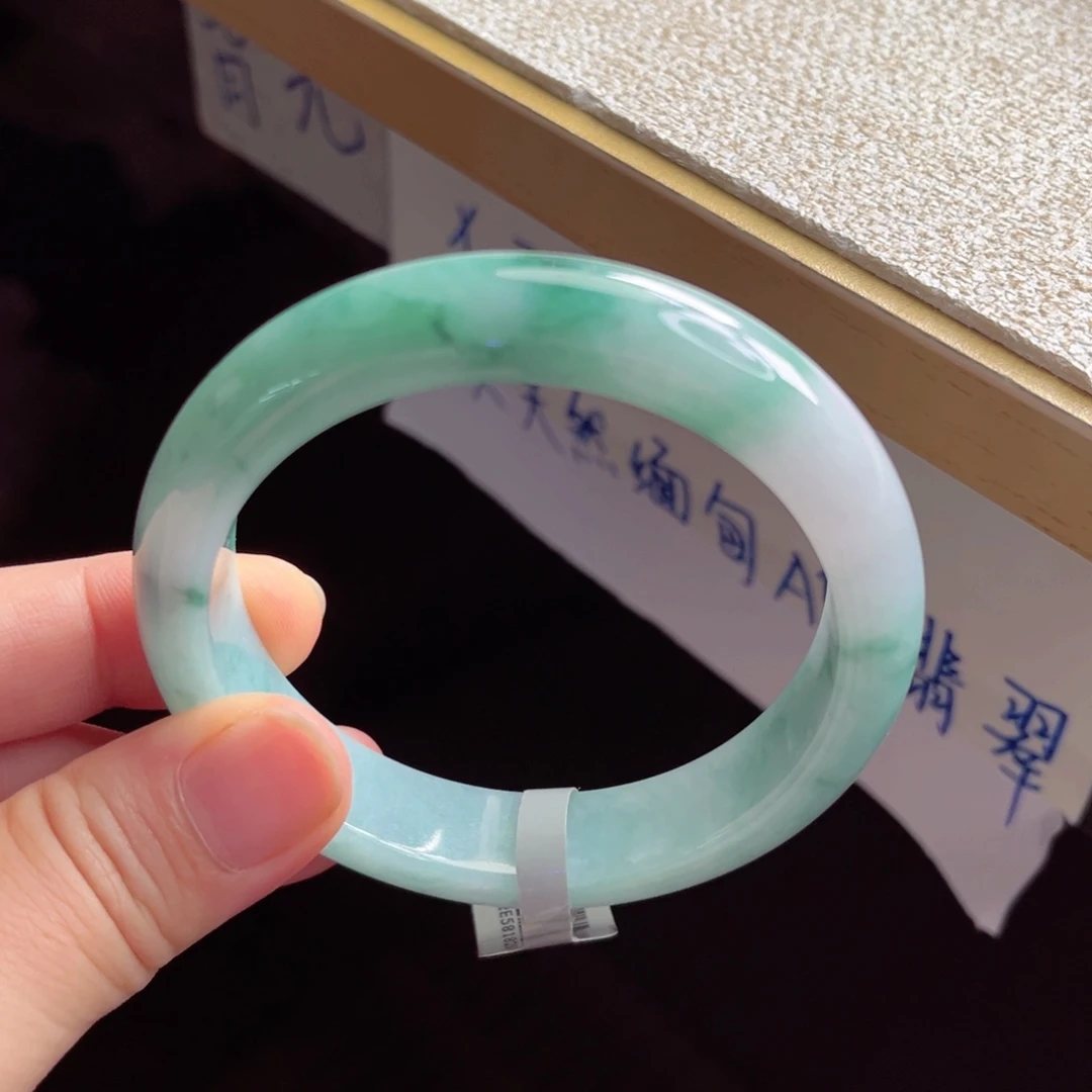 翡翠手镯未镶嵌手镯