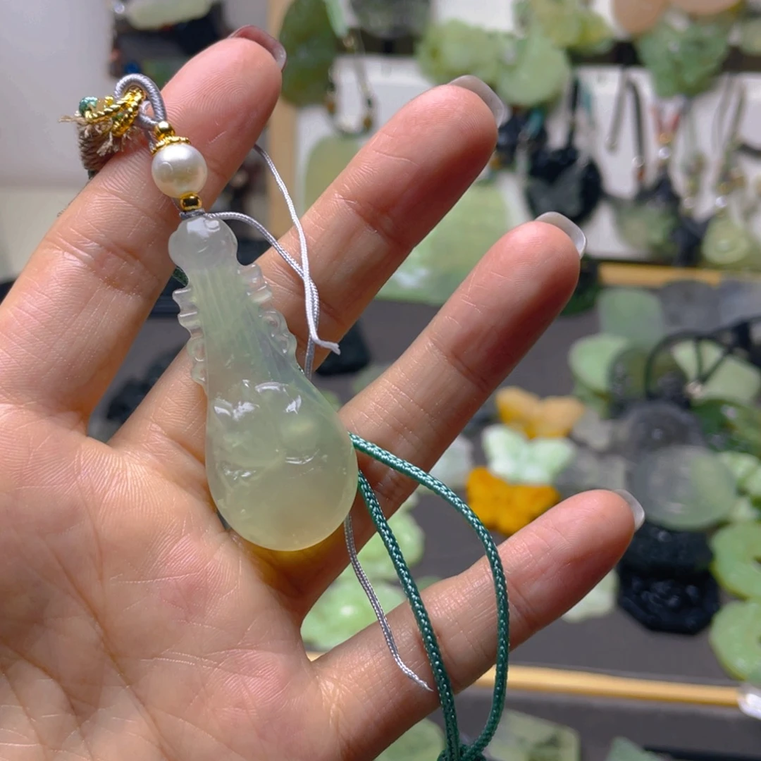 蛇纹石玉未镶嵌吊坠(赠链)小*姑