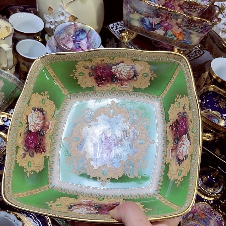 碗微瑕……………………………………