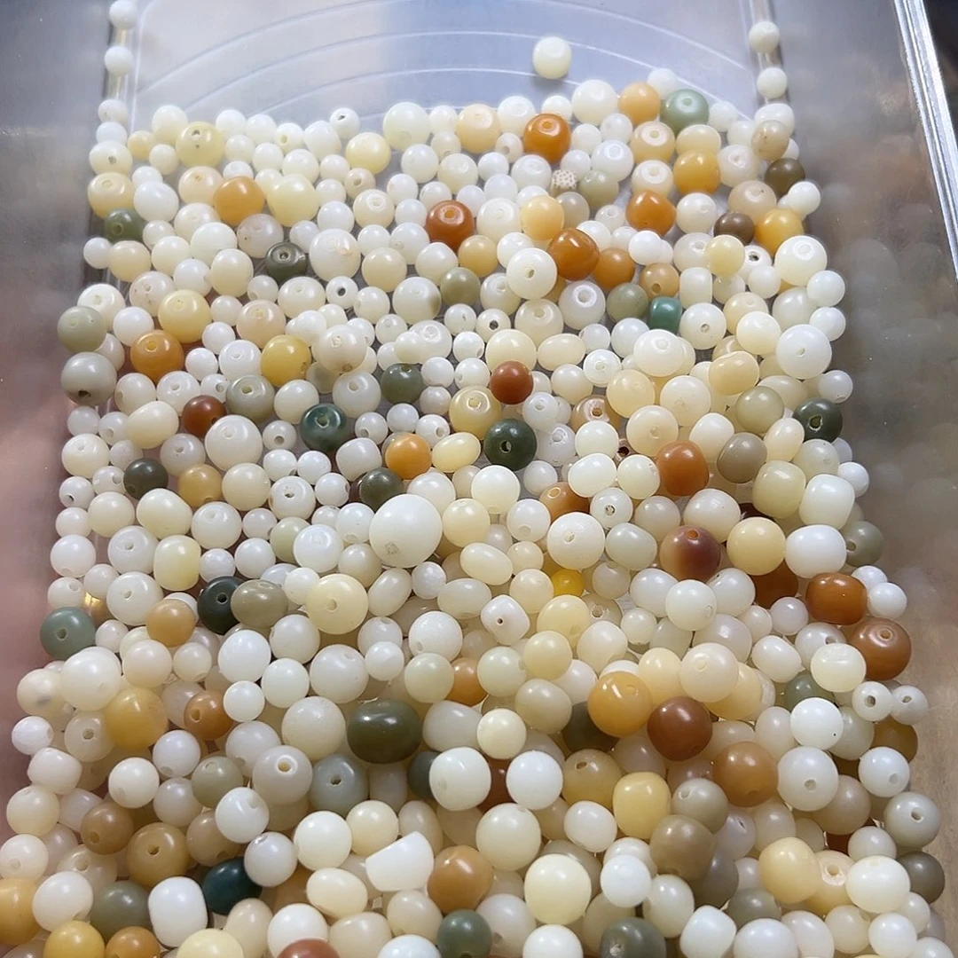 白玉菩提吊坠瑕疵多彩混500颗