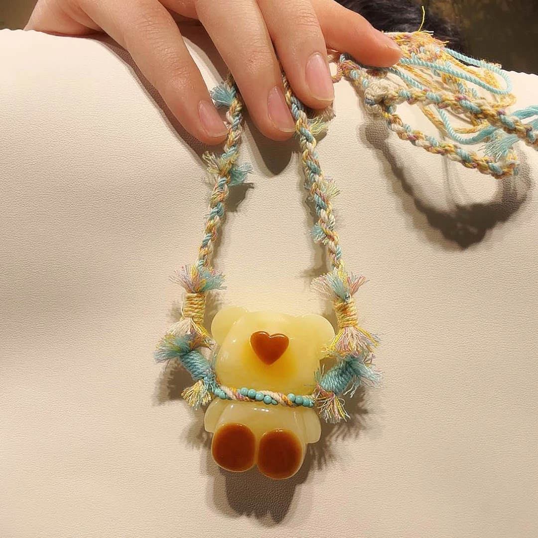 未镶嵌颈饰蜜蜡小熊