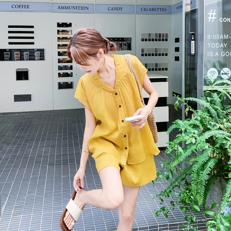 松弛感穿搭无袖V领马甲短裤2025夏季新款韩系ins风超显白时尚套装