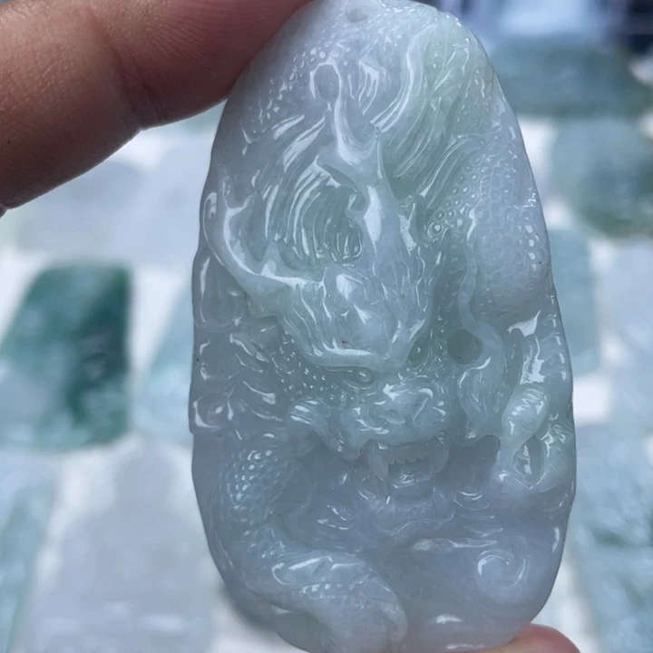 颈饰未镶嵌翡翠龙牌