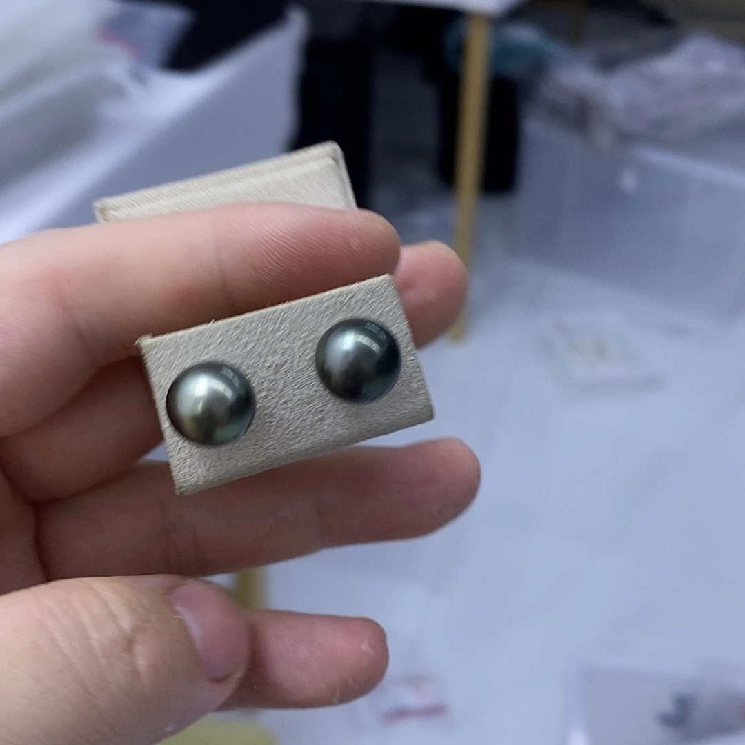 18K金镶嵌海水珍珠耳饰