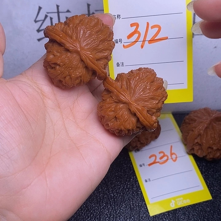 文玩核桃把件312/40闷白