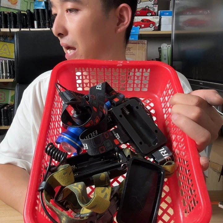 缺盖子头灯两个在框里