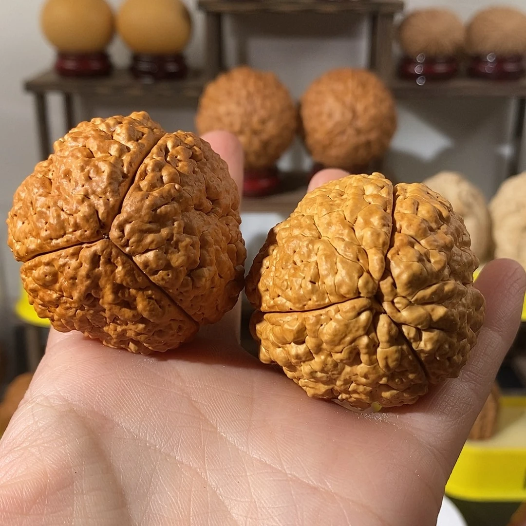 吊坠文玩核桃三瓣脑纹金刚练手微色4754