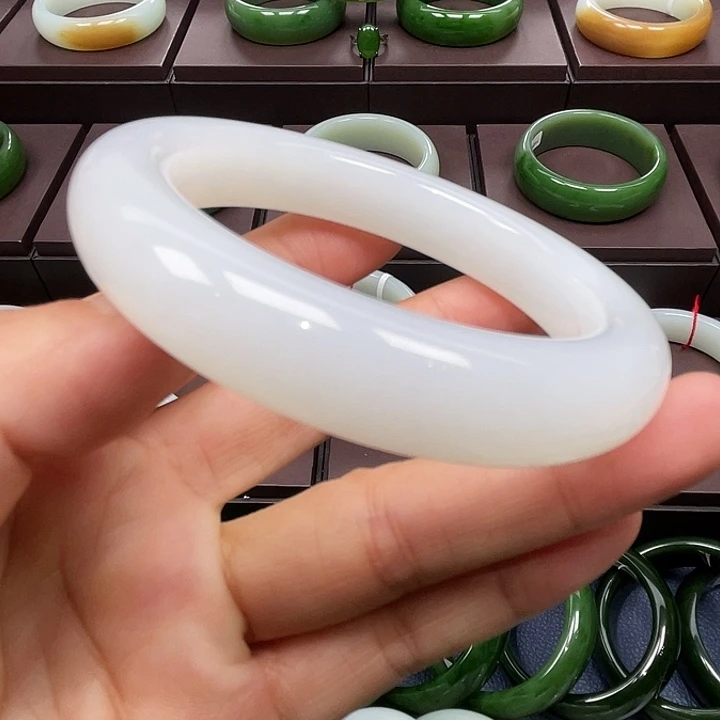 和田玉未镶嵌手镯