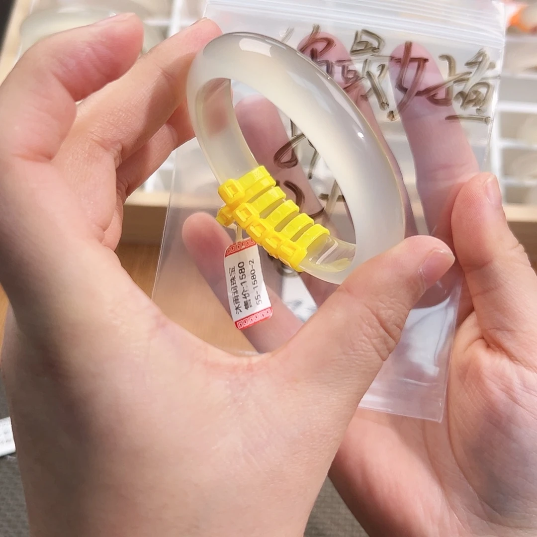 你***看玛瑙/玉髓未镶嵌手镯